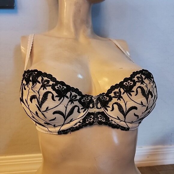 Victorias Secret Bra 34C Nude Underwire - Picture 1 of 4